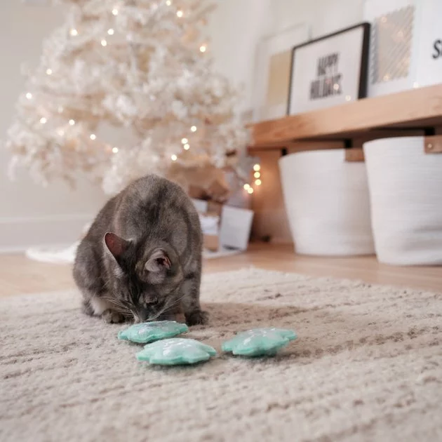 Frisco Holiday Snowflake Plush Cat Toy with Catnip, 3 count 5 Frisco Holiday Snowflake Plush Cat Toy with Catnip, 3 count - Image 3