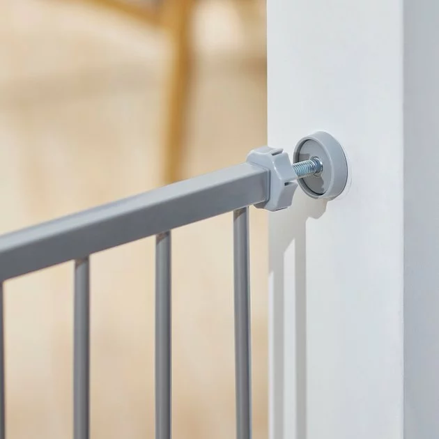 Frisco Metal Pattern Extra Wide Auto-close Dog Gate 6 Frisco Metal Pattern Extra Wide Auto-close Dog Gate - Image 4