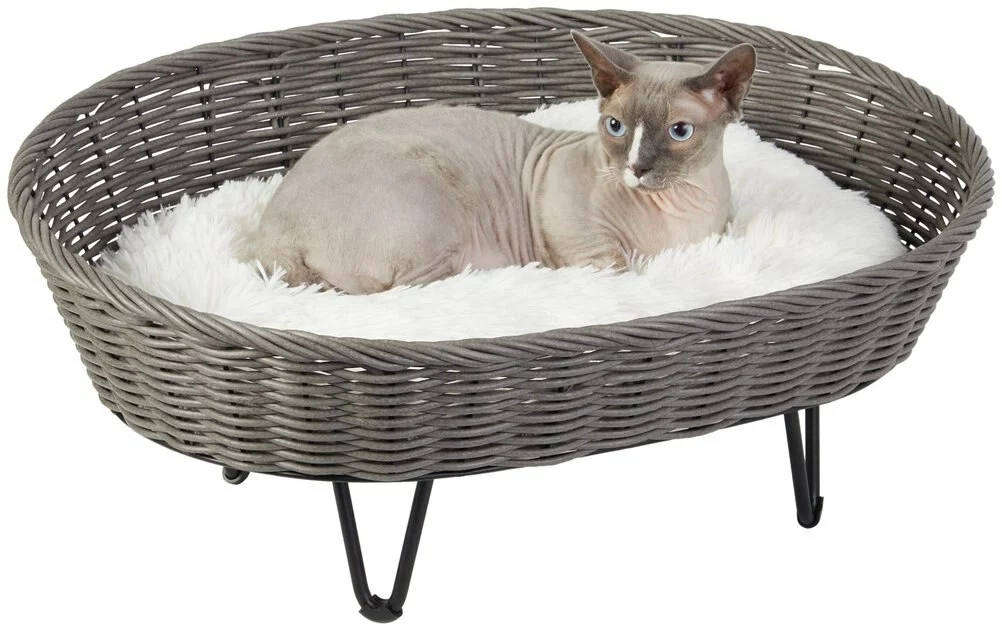 Frisco Elevated Rectangle Wicker Dog & Cat Bed with Eyelash Faux Fur Cushion 5 Frisco Elevated Rectangle Wicker Dog & Cat Bed with Eyelash Faux Fur Cushion - Image 3